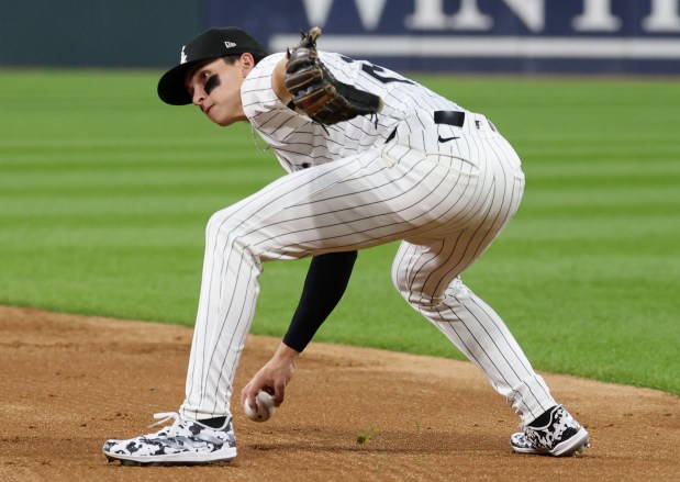 White Sox second baseman Brooks Baldwin picks up the ball after making a fielding error against the Tigers on Aug. 23, 2024, at Guaranteed Rate Field. (John J. Kim/Chicago Tribune)