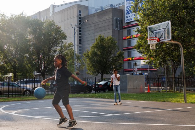 Children play on a basketball court at the Henry Horner Annex across the street from the United Center where the Democratic National Convention will be held in Chicago, July 25, 2024. (Armando L. Sanchez/Chicago Tribune)