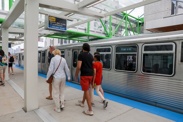 People get off a train at the newly opened Damen Green Line station at Damen Avenue and Lake Street on the Near West Side on Aug. 5, 2024. (Eileen T. Meslar/Chicago Tribune)