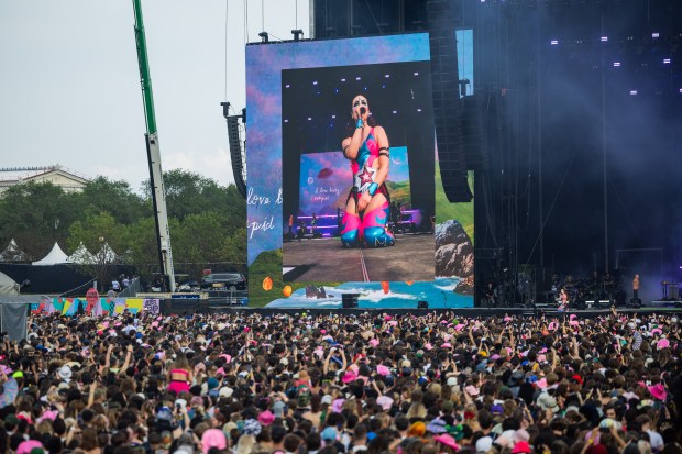 Fans watch Chappell Roan's performance on the T-Mobile stage at Lollapalooza in Chicago's Grant Park on Aug. 1, 2024. (Tess Crowley/Chicago Tribune)