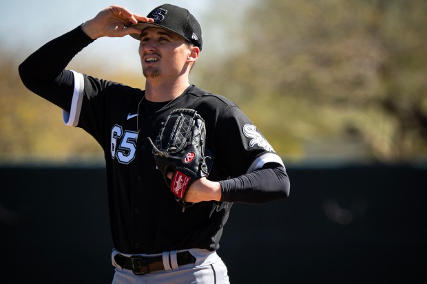 White Sox pitcher Davis Martin throws during a spring training workout on Feb. 24, 2023, at Camelback Ranch in Glendale, Ariz., (E. Jason Wambsgans/Chicago Tribune)