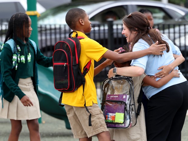 School children run to greet teachers and staff as they head back to school at Chalmers Elementary Specialty School on Monday, Aug. 26, 2024. (Antonio Perez/Chicago Tribune)