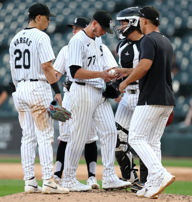 Chicago White Sox starting pitcher Chris Flexen (77) is pulled from the game in the seventh inning against the Texas Rangers at Guaranteed Rate Field in Chicago on Aug. 28, 2024. (Chris Sweda/Chicago Tribune)