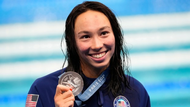 Torri Huske, of the United States, poses with her silver medal following the women's 100-meter freestyle final at the 2024 Summer Olympics, Wednesday, July 31, 2024, in Nanterre, France. (AP Photo/Petr David Josek)