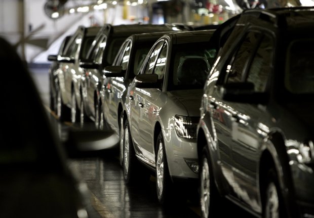 The Taurus, Taurus X and Mercury Sable assembly line at the Ford Chicago Assembly Plant on June 22, 2007. (Scott Strazzante/Chicago Tribune)