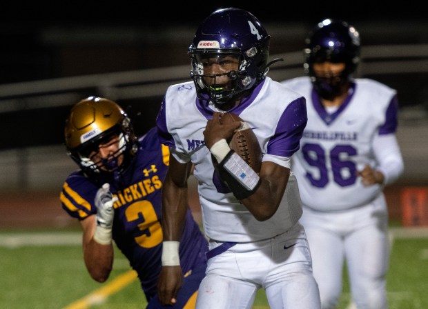 Merrillville's Darnell Bowles runs the ball during a game at Hobart on Friday, Aug. 30, 2024. (Michael Gard/for the Post-Tribune)