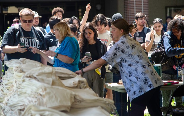 Crowds of studens pick up free t-shirts and information during Purdue University Northwest's annual kick-off rally at the Hammond campus on Thursday, Aug. 22, 2024. (Michael Gard/for the Post-Tribune)