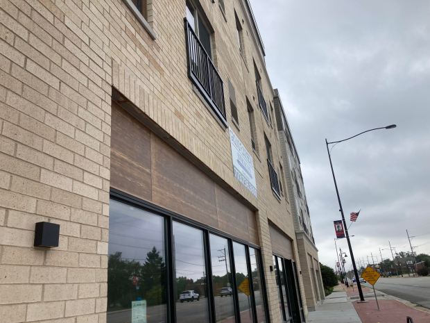 First-level commercial space is topped by apartment units at a new housing development at the northwest corner of Cicero Avenue and 157th Street in Oak Forest. (Mike Nolan / Daily Southtown)