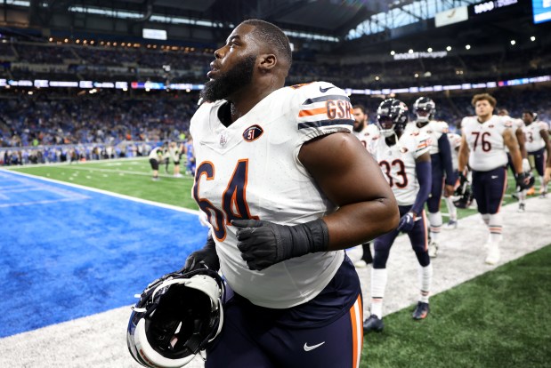 Bears guard Nate Davis runs off the field after warming up for a game against the Lions at Ford Field in Detroit on Nov. 19, 2023. (Chris Sweda/Chicago Tribune)