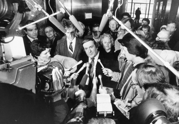 Ed Rosewell talks at the federal building in Chicago after his trial on Jan. 17, 1984. He was a Cook County treasurer. (Paul Gero/Chicago Tribune)