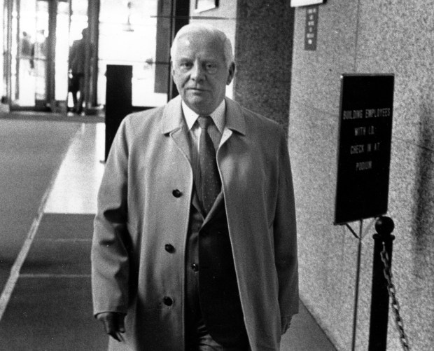 Former Cook County Circuit Court Clerk Morgan Finley enters the Dirksen federal building on May 16, 1989. Finley was convicted of accepting bribes from an undercover FBI agent who was posing as a businessman interested in a city contract for collecting overdue parking fines and water bills. (Don Casper/Chicago Tribune)