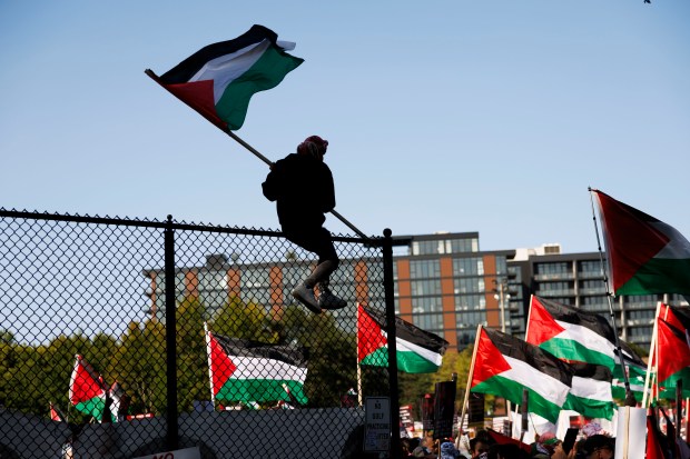 Pro-Palestinian activists gather in Union Park to protest during the third day of the Democratic National Convention Wednesday Aug. 21, 2024, in Chicago. (Armando L. Sanchez/Chicago Tribune)