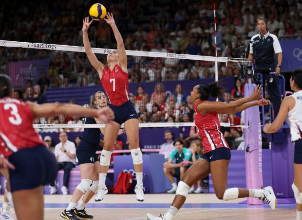 USA's Lauren Carlini (7) sets a shot for her teammates as they advance with a 3-0 women's volleyball quarterfinal win over Poland on Aug. 6, 2024, during the Paris Olympics. (Brian Cassella/Chicago Tribune)