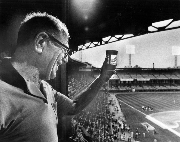 White Sox president Bill Veeck acknowledges the cheers of nearly 19,000 fans on Sept. 30, 1980, in Comiskey Park during ceremonies honoring the 66-year-old baseball maverick's contributions to the game. (Bob Fila/Chicago Tribune)