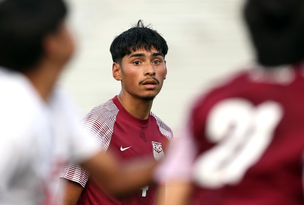 Elgin's Roberto Salinas (4) follows the ball through a crowd in the first half of a nonconference match against Dundee-Crown on Monday, Sept. 16, 2024 in Elgin. (H. Rick Bamman / The Beacon News)