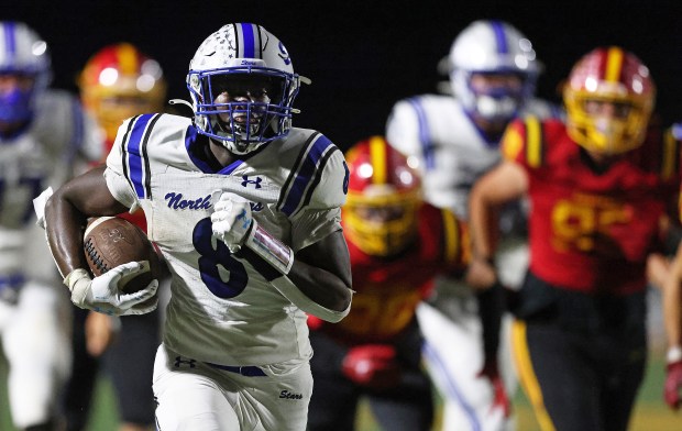 St. Charles North's Joell Holloman (8) outruns the Batavia defense for a touchdown in the second quarter during a DuKane Conference game on Friday, Sept. 20, 2024 in Batavia.H. Rick Bamman / The Beacon-News