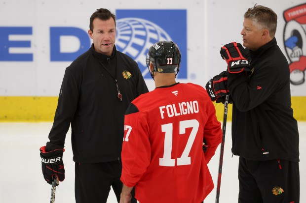 Chicago Blackhawks Head Coach Luke Richardson and Assistant Coach Kevin Dean speak to forward Nick Foligno during the first day of training camp at Fifth Third Arena on Thursday, Sept. 19, 2024. (Eileen T. Meslar/Chicago Tribune)