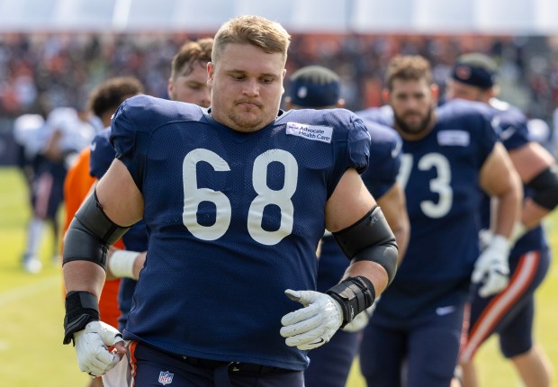 Bears center Doug Kramer Jr. warms up during training camp on July 26, 2024, in Lake Forest. (Stacey Wescott/Chicago Tribune)