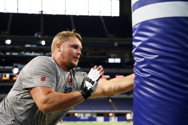 Bears center Doug Kramer Jr. warms up before the game against the Colts at Lucas Oil Stadium in Indianapolis on Sept. 22, 2024. (Eileen T. Meslar/Chicago Tribune)