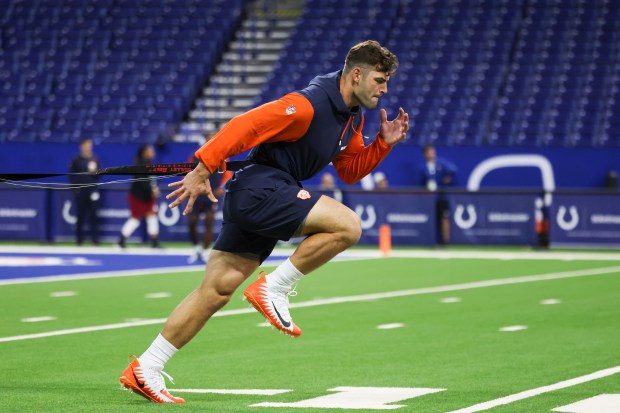 Chicago Bears tight end Cole Kmet warms up before the game against the Indianapolis Colts at Lucas Oil Stadium in Indianapolis on Sunday, Sept. 22, 2024.(Eileen T. Meslar/Chicago Tribune)