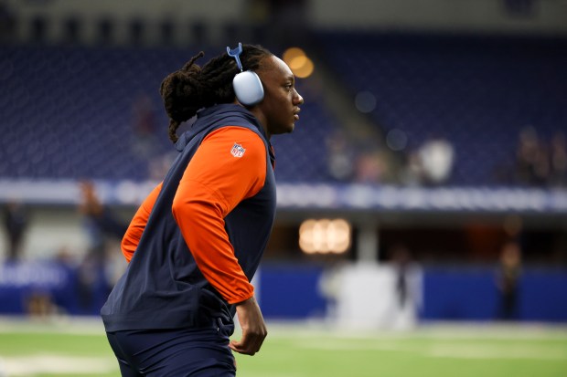 Chicago Bears linebacker Tremaine Edmunds warms up before the game against the Indianapolis Colts at Lucas Oil Stadium in Indianapolis on Sunday, Sept. 22, 2024.(Eileen T. Meslar/Chicago Tribune)