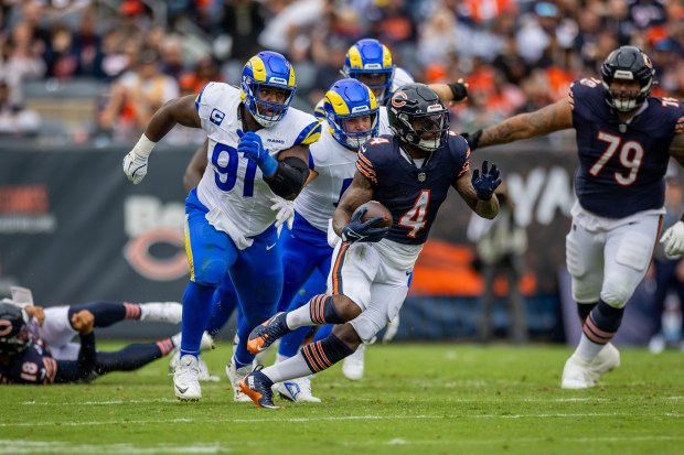 Bears running back D'Andre Swift runs after receiving a pass from quarterback Caleb Williams during the first half against the Rams at Soldier Field on Sept. 29, 2024. (Tess Crowley/Chicago Tribune)