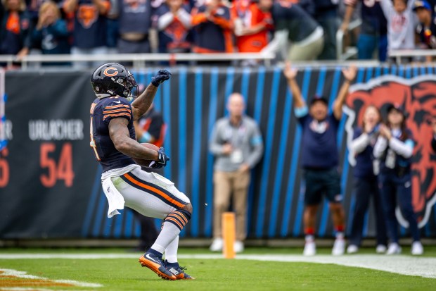 Bears running back D'Andre Swift scores a touchdown during the second half against the Rams at Soldier Field on Sept. 29, 2024. (Tess Crowley/Chicago Tribune)