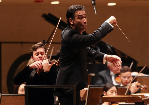 Andrés Orozco-Estrada conducts as Benjamin Beilman performs Samuel Barber's "Violin Concerto, Opus 14" with the Chicago Symphony Orchestra at Symphony Center on Sept. 19, 2024. (John J. Kim/Chicago Tribune)