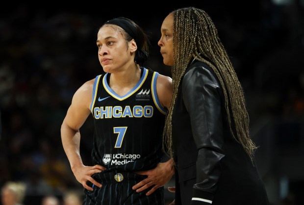 Sky coach Teresa Weatherspoon speaks to guard Chennedy Carter during a game against the Fever on June 23, 2024, at Wintrust Arena. (Eileen T. Meslar/Chicago Tribune)