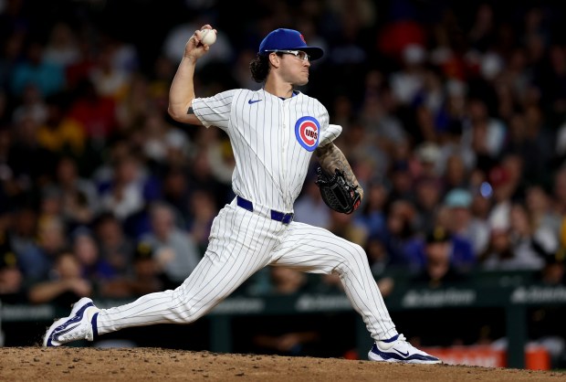 Chicago Cubs relief pitcher Ethan Roberts (39) delivers to the Pittsburgh Pirates in the ninth inning of a game at Wrigley Field in Chicago on Sept. 3, 2024. (Chris Sweda/Chicago Tribune)