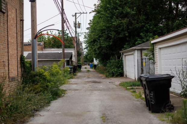 An alley sits empty near Roseland Community Hospital on July 9, 2024, in Chicago. In June a migrant woman from Venezuela was sexually assaulted in the alley while looking for an apartment with her 1-year-old son. (Armando L. Sanchez/Chicago Tribune)