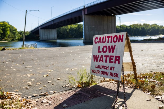 A sign indicates low water levels for the Illinois River at the William G. Stratton State Park in Morris on Sept. 20, 2024. (Tess Crowley/Chicago Tribune)