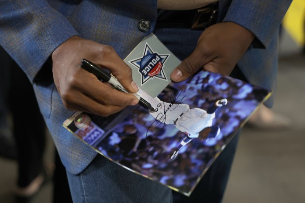 Former Chicago Cubs star player Sammy Sosa signs autographs for fans at the Chicago Fire Department firehouse Engine 98/Ambulance 11, before presenting a $10,000 donation to charities , EMWQ Retirees, Widows' & Children's Assistance Fund and Light the Line, that supports Chicago Police Department. (Antonio Perez/Chicago Tribune)