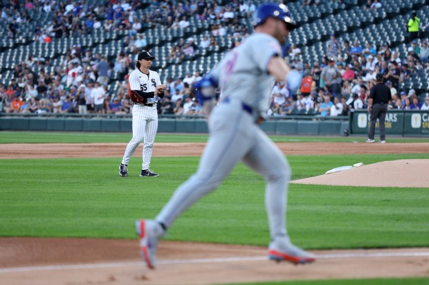 Chicago White Sox starting pitcher Davis Martin (65) stands by as New York Mets first baseman Pete Alonso rounds the bases after hitting a 2-run home run in the first inning of a game at Guaranteed Rate Field in Chicago on Aug. 31, 2024. (Chris Sweda/Chicago Tribune)