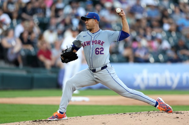 New York Mets starting pitcher Jose Quintana (62) delivers to the Chicago White Sox in the second inning of a game at Guaranteed Rate Field in Chicago on Aug. 31, 2024. (Chris Sweda/Chicago Tribune)