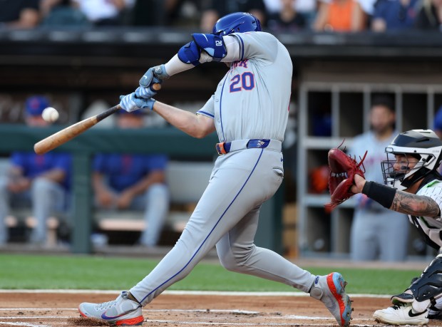 New York Mets first baseman Pete Alonso (20) hits a 2-run home run in the first inning of a game against the Chicago White Sox at Guaranteed Rate Field in Chicago on Aug. 31, 2024. (Chris Sweda/Chicago Tribune)