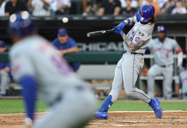 New York Mets left fielder Jesse Winker (3) drives in a run on a single in the third inning of a game against the Chicago White Sox at Guaranteed Rate Field in Chicago on Aug. 31, 2024. (Chris Sweda/Chicago Tribune)