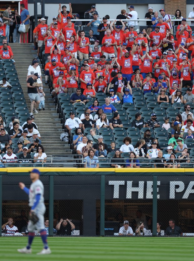 A large collection of New York Mets fans are seen in the right field bleachers in the first inning of a game against the Chicago White Sox at Guaranteed Rate Field in Chicago on Aug. 31, 2024. (Chris Sweda/Chicago Tribune)