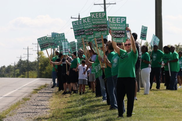 Stateville Correctional Center workers and supporters demonstrate against the prison's yearslong planned closure for a rebuild Aug. 29, 2024, in Crest Hill. (John J. Kim/Chicago Tribune)