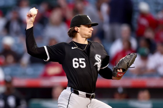 White Sox's Davis Martin pitches during the first inning against the Angels at Angel Stadium of Anaheim on Sept. 17, 2024. (Photo by Katelyn Mulcahy/Getty Images)