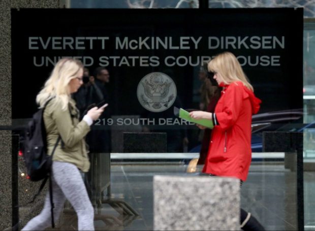 People walk outside the Dirksen U.S. Courthouse in downtown Chicago, Jan. 22, 2018. (Nancy Stone/Chicago Tribune)