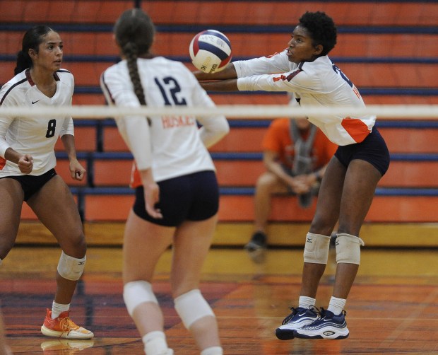 Naperville North's Joelle Pye-Blacknard (28) returns the serves against Batavia during a nonconference match Thursday, Sept. 12, 2024 in Naperville, IL. (Steve Johnston/Naperville Sun)