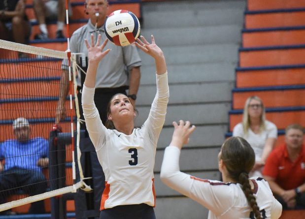 Naperville North's Paige Selman (3) sets the ball against Batavia during a nonconference match Thursday, Sept. 12, 2024 in Naperville, IL. (Steve Johnston/Naperville Sun)