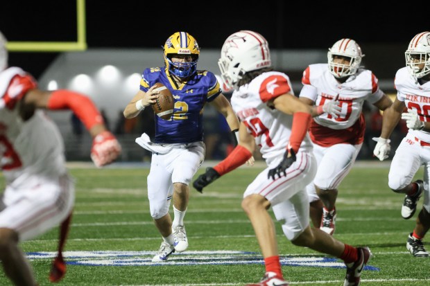 Sandburg's Anthony Shelton (12) runs the ball against Homewood-Flossmoor during a non conference game in Orland Park on Friday, Sept. 13, 2024. (Troy Stolt / Daily Southtown)