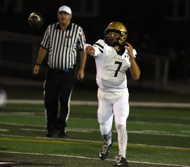 Richards' Noah Escobedo (7) makes a pass attempt against Argo during a South Suburban Red game Friday, Sept. 27, 2024 in Summit, IL. (Steve Johnston / Daily Southtown)