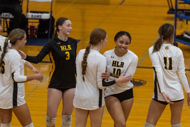 Richards' Peyton Craan (10) and the rest of the team celebrate after a point against Reavis during a South Suburban Red game in Burbank on Thursday, Sept. 19, 2024. (Vincent D. Johnson / Daily Southtown)