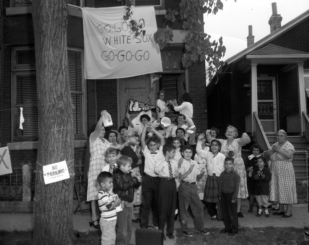 White Sox fans during the ball clubs 1959 run for the World Series title in Chicago. (Chicago Tribune historical photo)