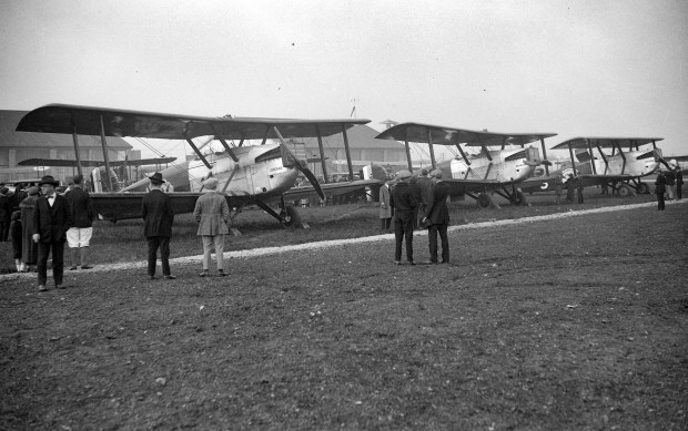 The U.S. Army World Fliers landed near suburban Maywood on Sept. 15, 1924, during the first aerial circumnavigation of the globe. (Chicago Tribune historical photo)