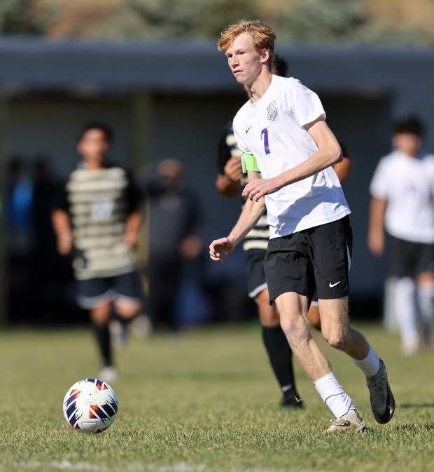 Hampshire's Jackson Carey (7) looks to pass against Streamwood in the Class 3A Hampshire Regional final on Saturday, Oct, 26, 2024 in Hampshire.(H. Rick Bamman / for the Beacon-News)