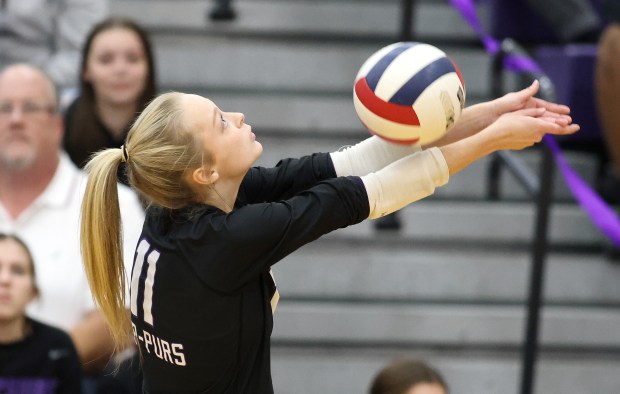 Hampshire's Jorah Rutter (11) makes a return against Dundee-Crown during a Fox Valley Conference game in Hampshire on Thursday, Oct. 17, 2024.(H. Rick Bamman/for the Beacon-News)